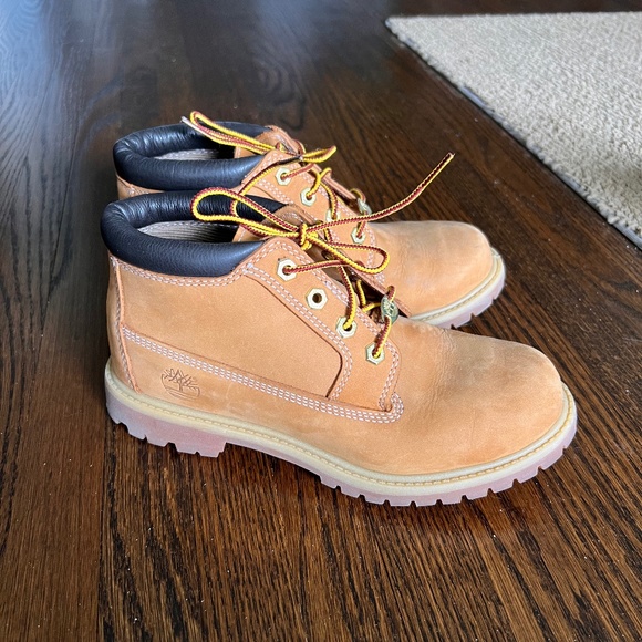 ⭐️NEW OUT OF BOX⭐️ Ladies TIMBERLAND Hiking Waterproof Boots ~ Size 7 - Picture 1 of 11